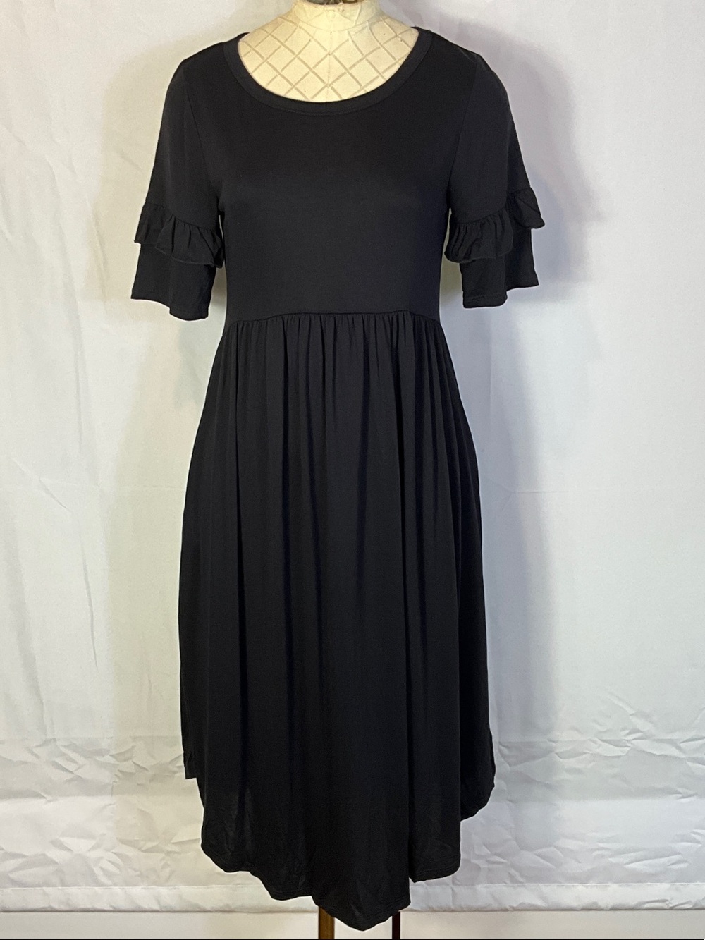 Hellow Black Short Ruffle Sleeve Midi Dress With Pockets Size Medium